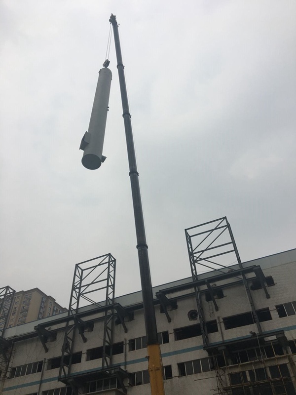 雁東供熱18根煙囪吊裝現場